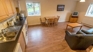 Apartment, 2 Bedrooms | Private kitchen