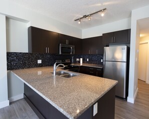 Departamento, 2 camas Queen size, para no fumadores | Cocina privada | Refrigerador con congelador, microondas, horno y parrilla de estufa 