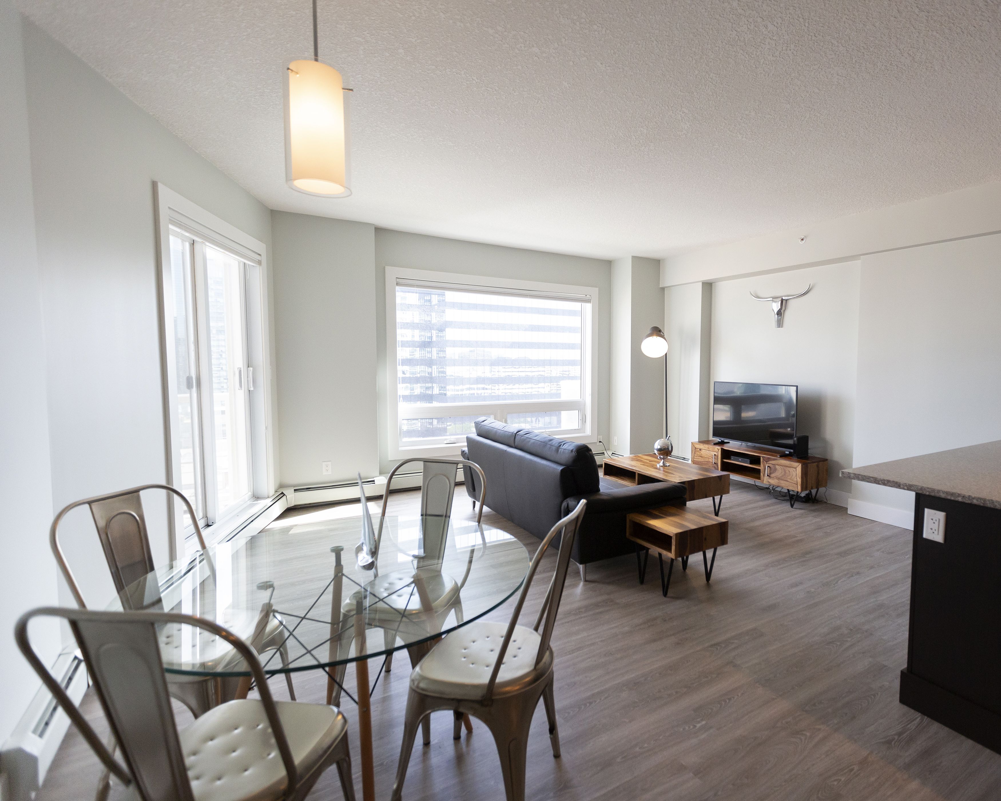 Căn hộ, 2 giường cỡ queen, không hút thuốc | Khu phòng khách | Smart TV 50-inch có truyền hình cáp, TV 