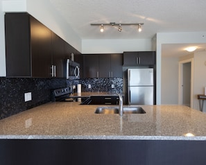 Apartment, 2 Queen-Betten, Nichtraucher | Eigene Küche | Großer Kühlschrank, Mikrowelle, Ofen, Herdplatte
