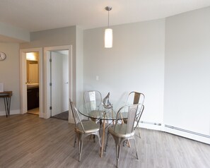 Apartment, 2 Queen Beds, Non Smoking | Living area