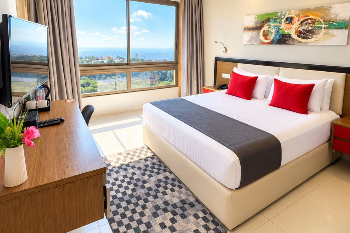 Deluxe Room, 1 Queen Bed, Kitchenette, Partial Sea View | 1 bedroom, Egyptian cotton sheets, premium bedding, in-room safe
