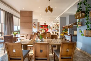 供应晚餐,花园景观