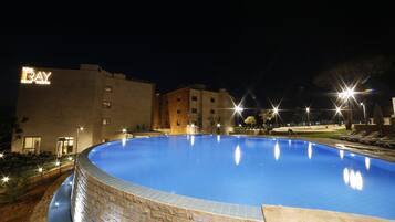 Outdoor pool, pool umbrellas, sun loungers