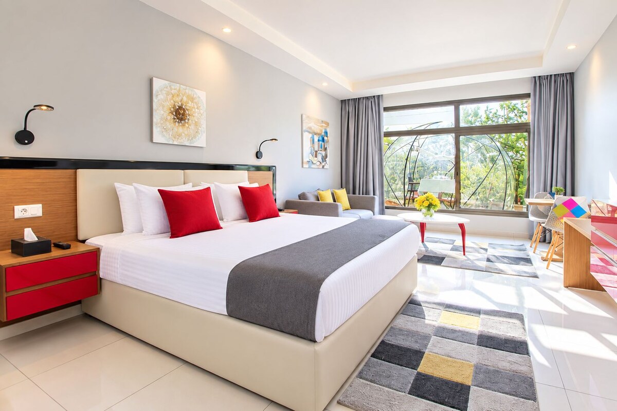 Junior Suite, 1 King Bed, Terrace | 1 bedroom, Egyptian cotton sheets, premium bedding, in-room safe