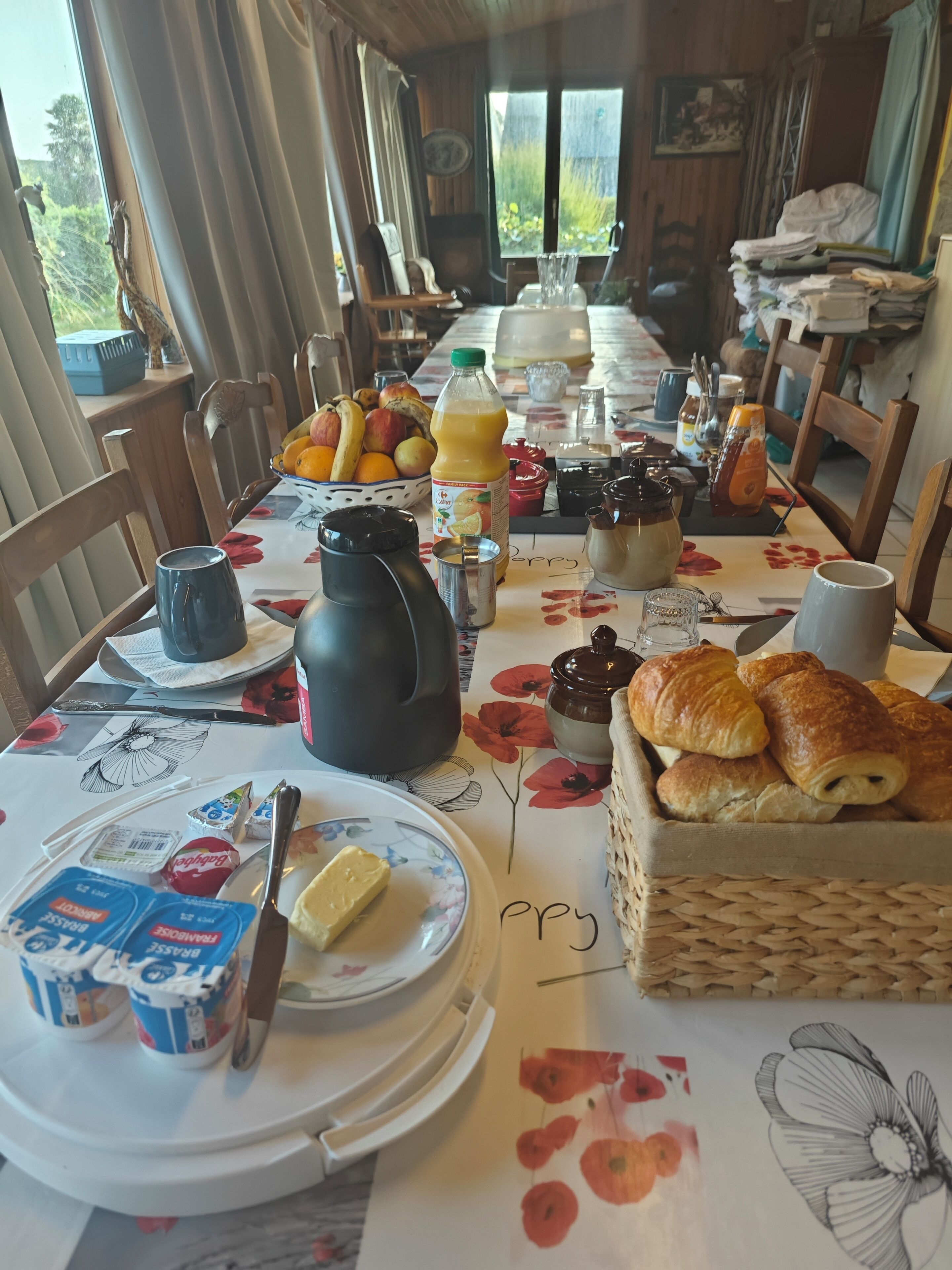 Daily continental breakfast (EUR 8 per person)