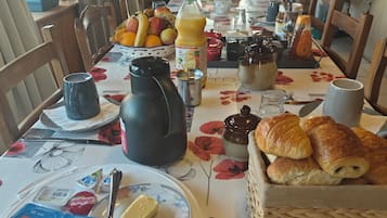 Café da manhã continental todos os dias (EUR 8 por pessoa)