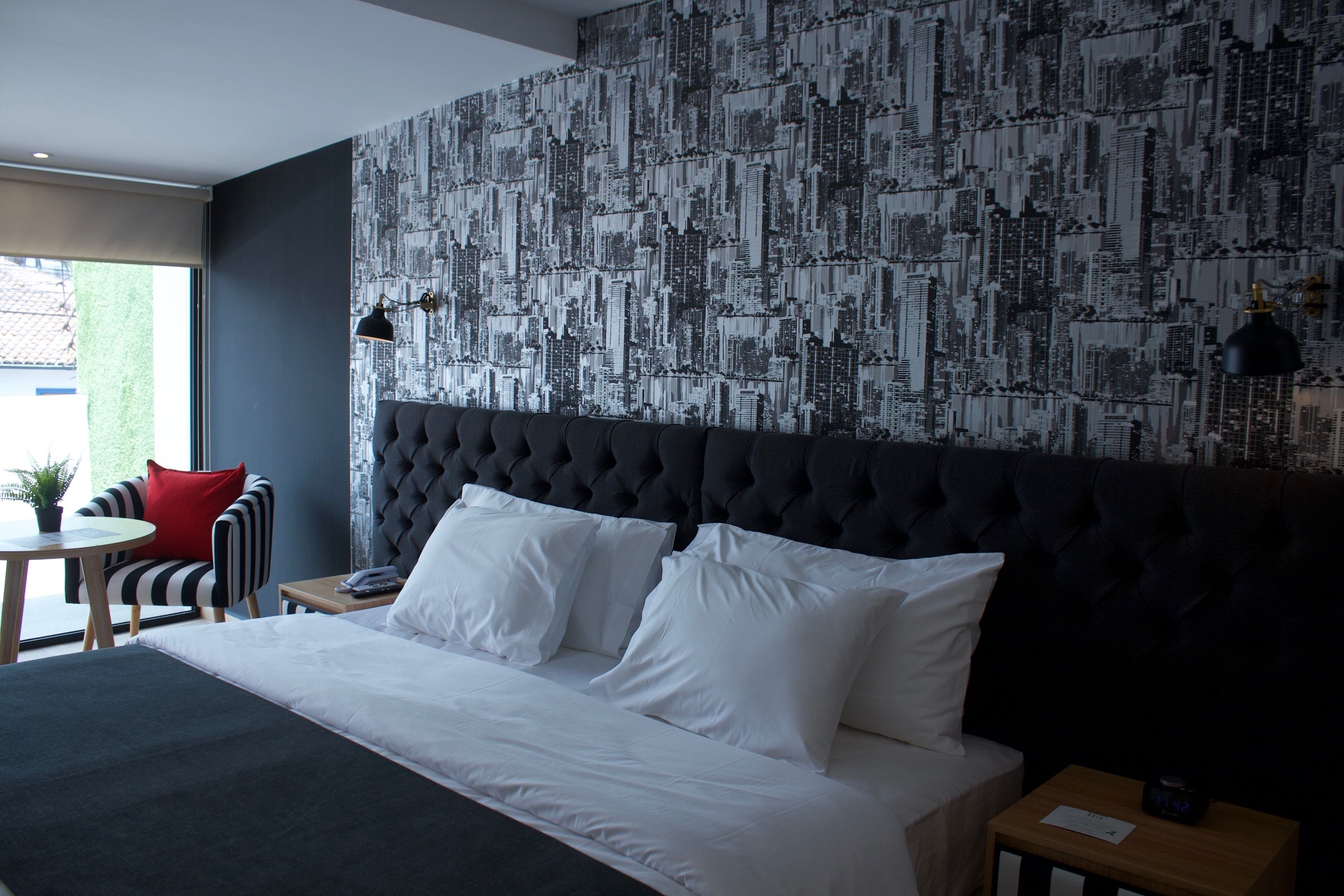 junior suite | in-room safe, laptop workspace, free wifi, bed sheets