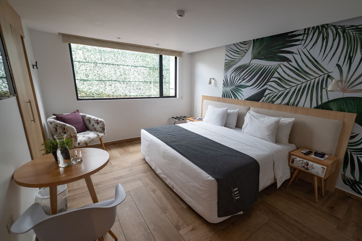 Standard Room | In-room safe, laptop workspace, WiFi (free), bed sheets