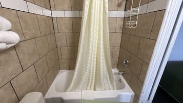 Deep soaking tub, towels