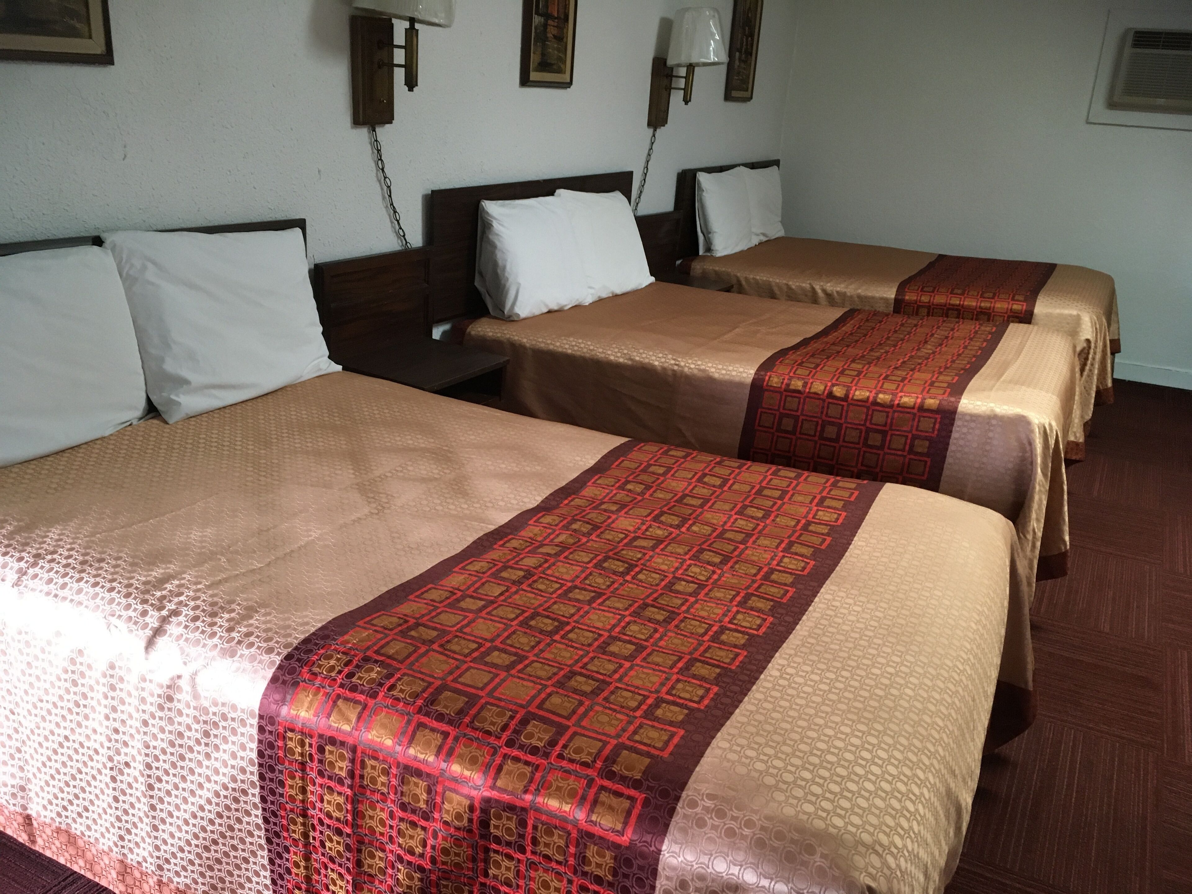 Family Room | Desk, blackout curtains, soundproofing, free WiFi