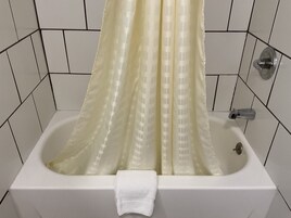 Bañera profunda, toallas