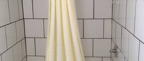 Deep soaking tub, towels