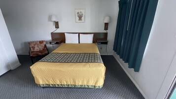 Desk, blackout drapes, soundproofing, free WiFi