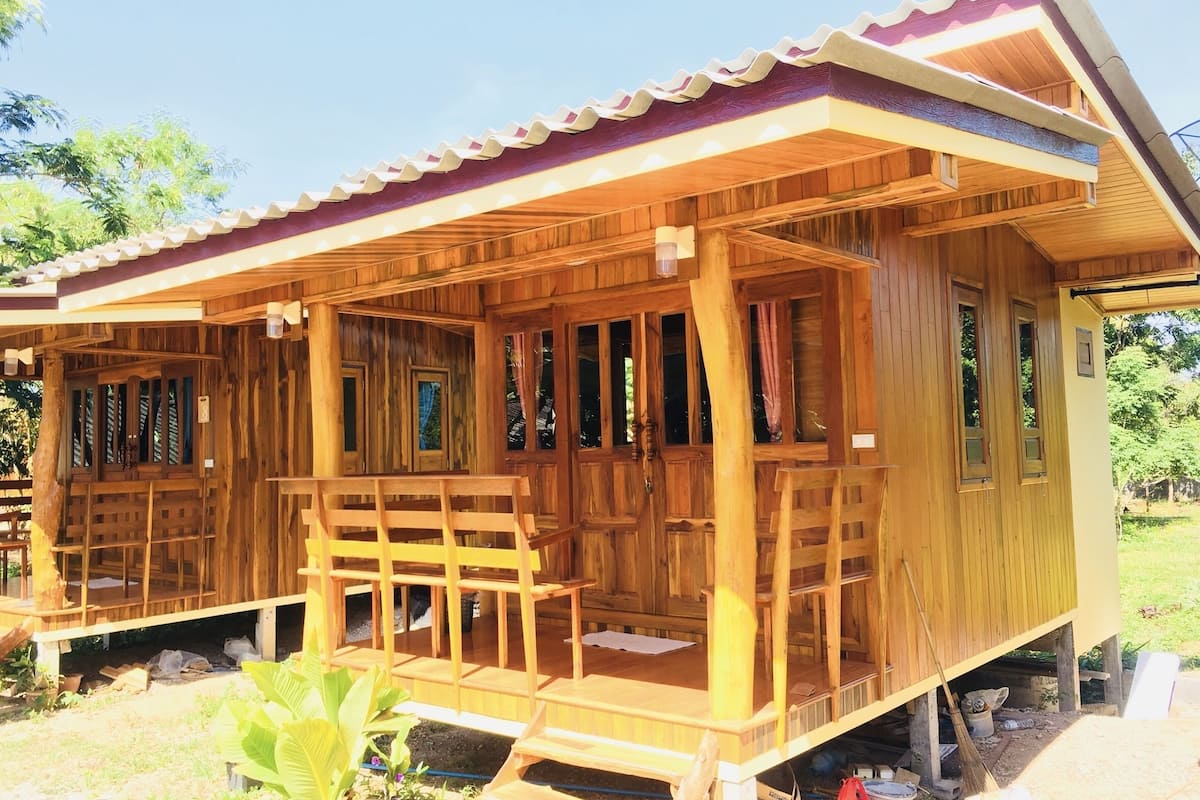 Deluxe Bungalow, 1 King Bed, Non Smoking | Free WiFi, bed sheets