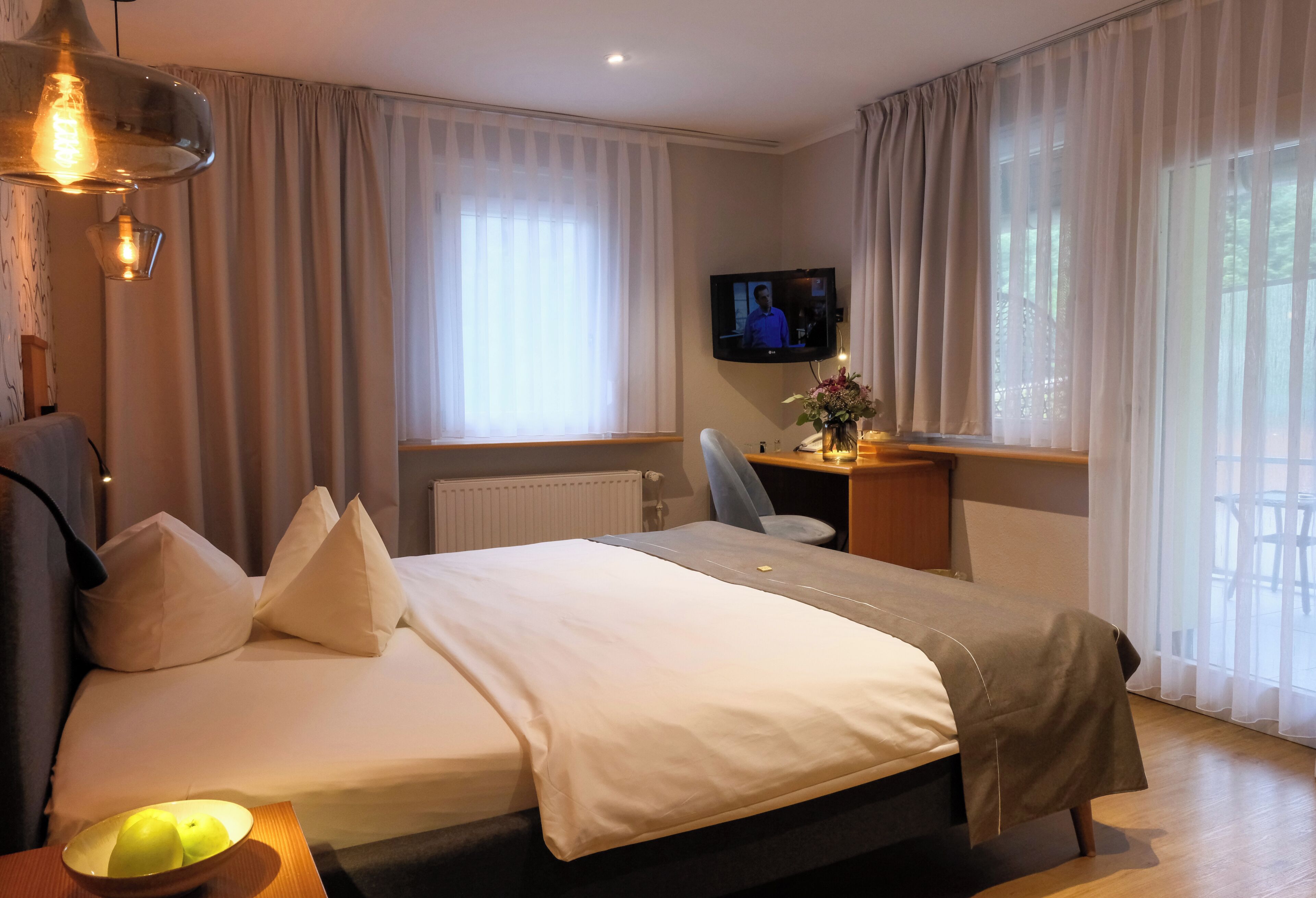 Standard Double Room | Hypo-allergenic bedding, minibar, in-room safe, individually decorated
