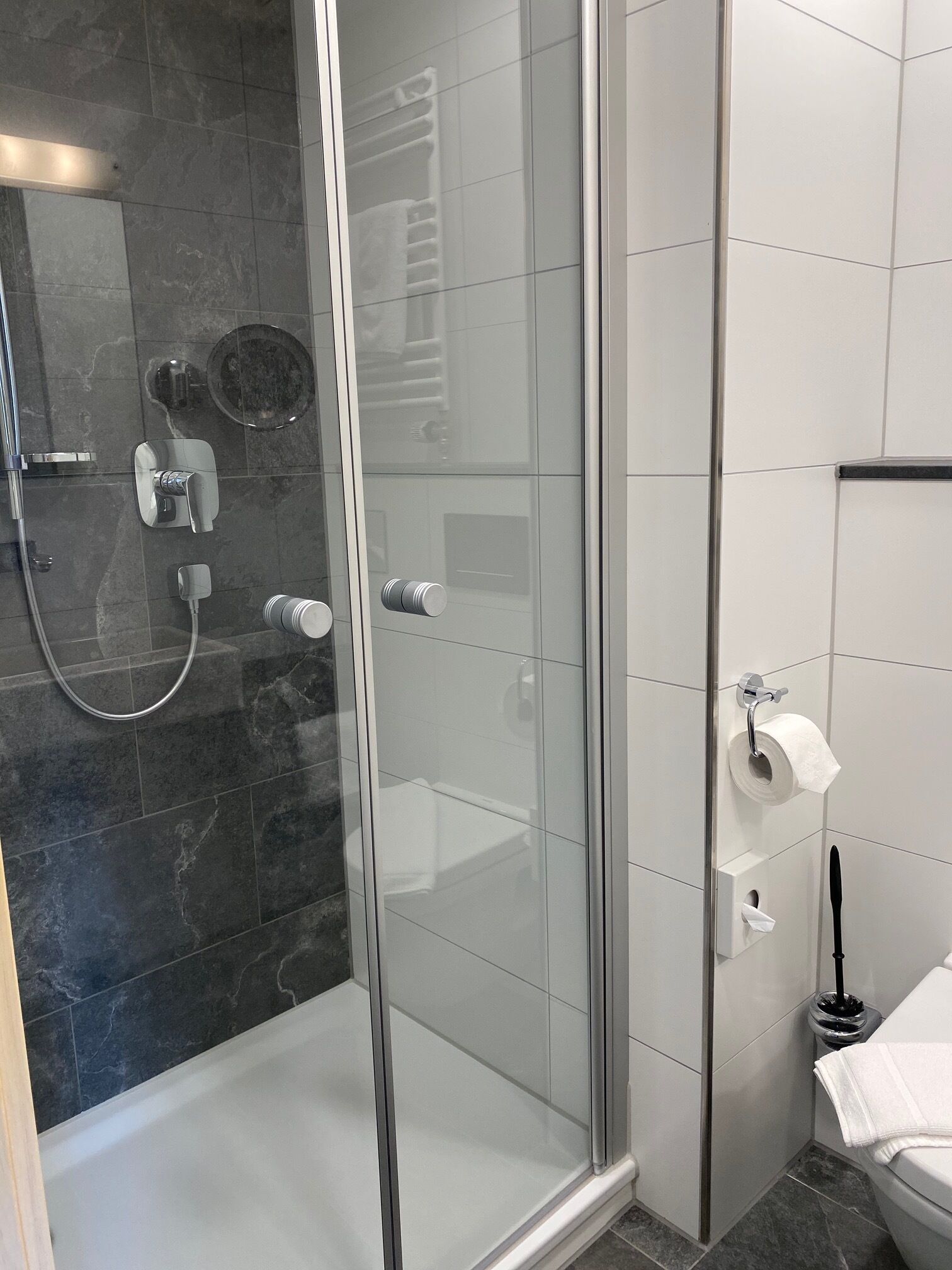 Standard Single Room | Bathroom | Hair dryer, bathrobes, towels