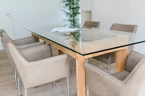 Fridge, oven, stovetop, dishwasher - Stadthaus Regensburg (Regensburg)