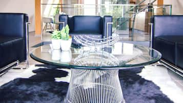 Apartment (Stadtturm Regensburg) | Living area | LED TV
