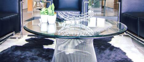 Apartment (Stadtturm Regensburg) | Wohnbereich | LED-Fernseher