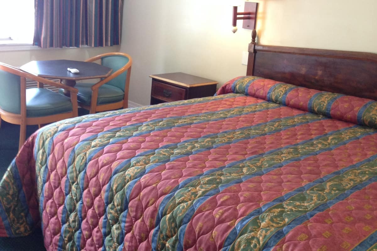 1 bedroom, pillowtop beds, desk, iron/ironing board (on request)