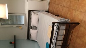 Luokittelematon kuva, 3 kautta 8, painike