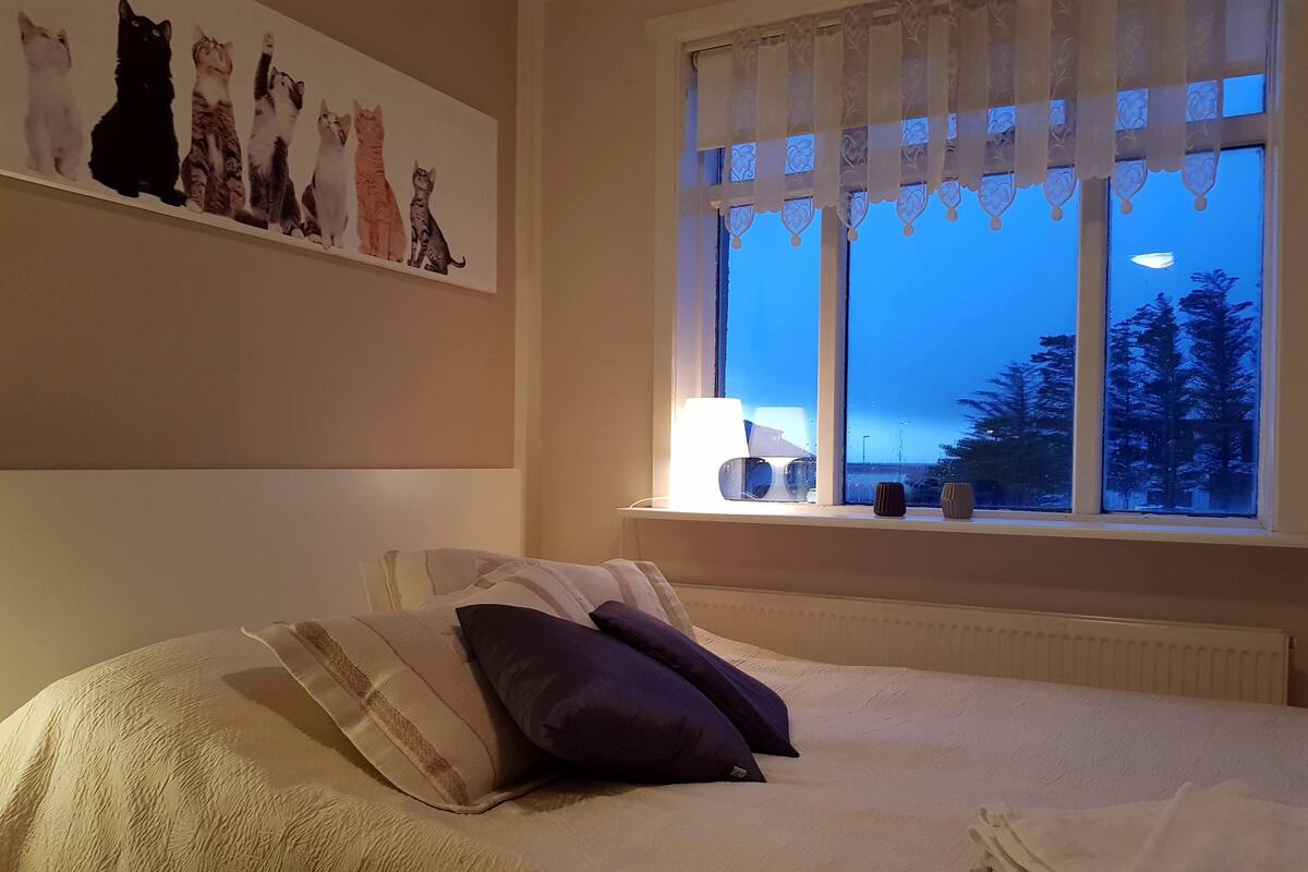 Double Room, 1 Double Bed, Non Smoking, Shared Bathroom | Blackout drapes, WiFi (free), individually decorated