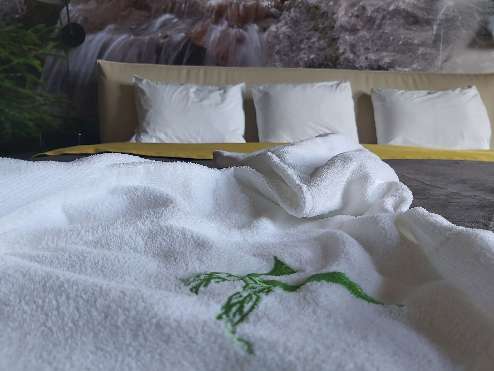 suite, 1 king bed (suite luxueuse prestige) | minibar, blackout curtains, soundproofing, iron/ironing board