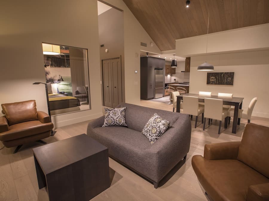 Deluxe Suite, 1 King Bed | Living area | Flat-screen TV, fireplace