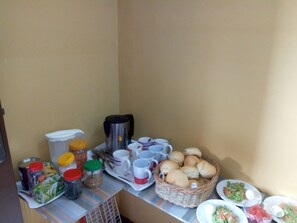 Dining - Feehi's Place - Hostel (Accra)