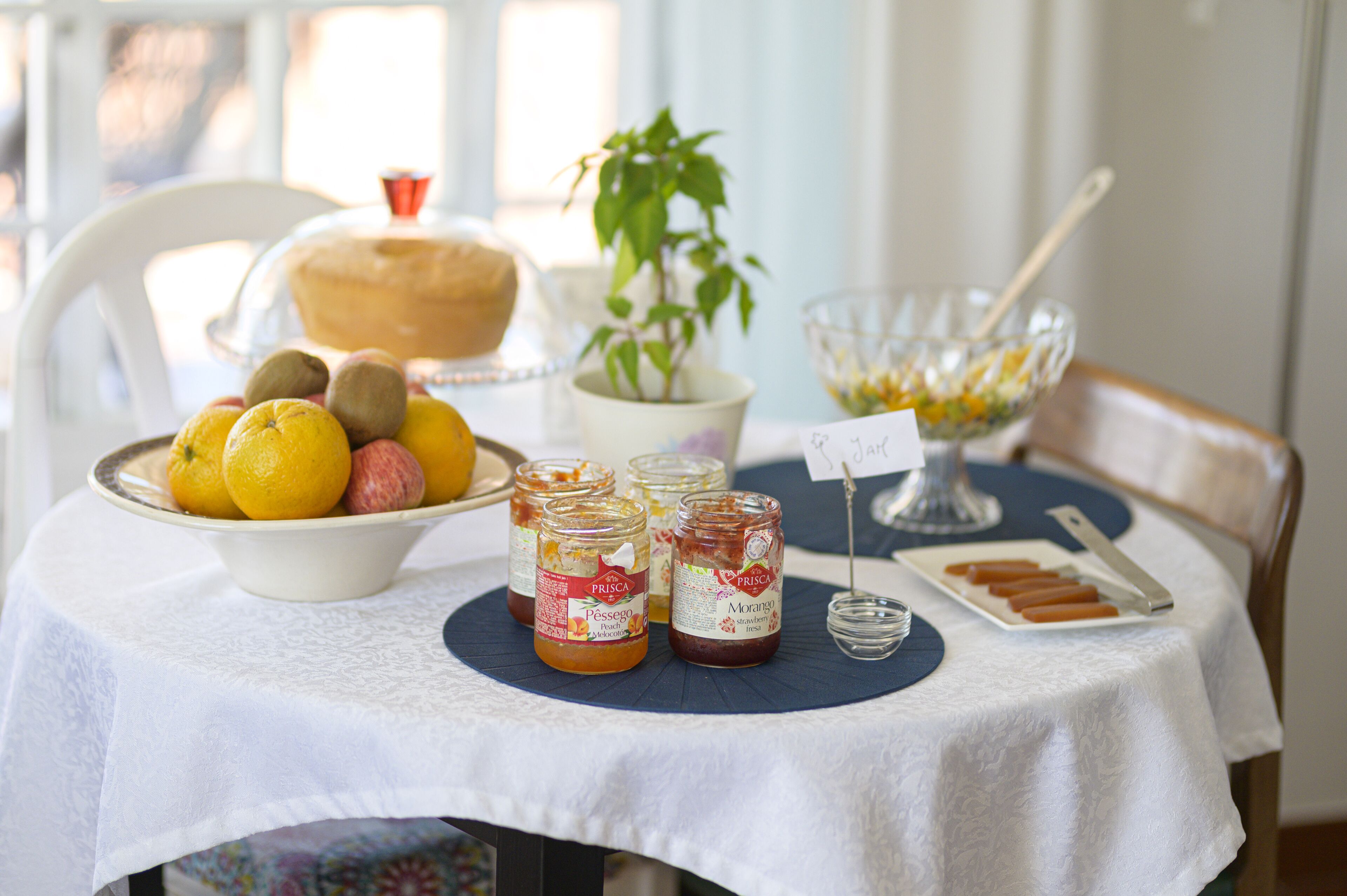 Daily cooked-to-order breakfast (EUR 7.5 per person)