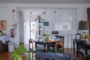 LCD TV - Casa das Hortênsias - Charming Guest House (Sintra)