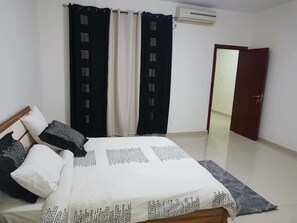 3 chambres, fer et planche à repasser