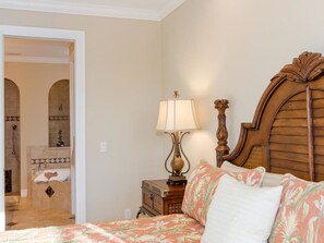 5 bedrooms, individually furnished, laptop workspace, free WiFi - House Tropical Dream by Vacationhit (Cape Coral)