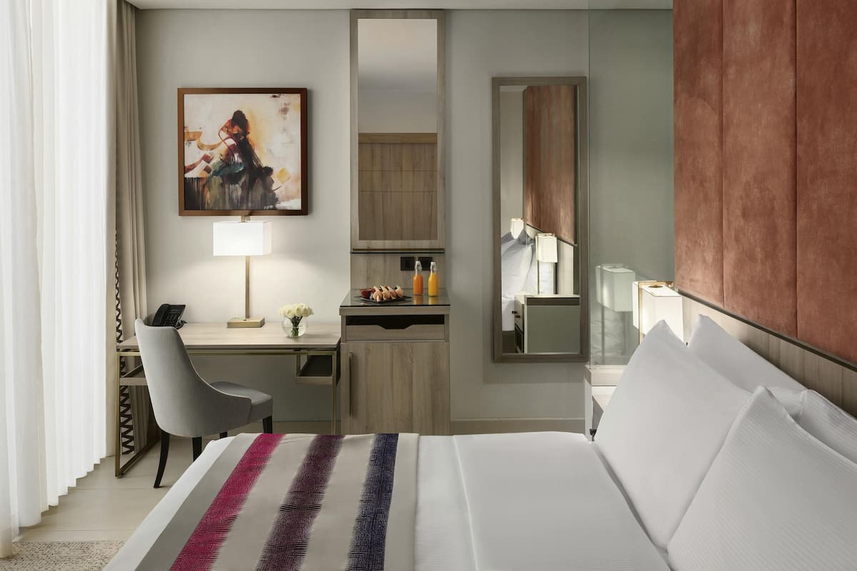 Classic Room, 1 King Bed (City Side)