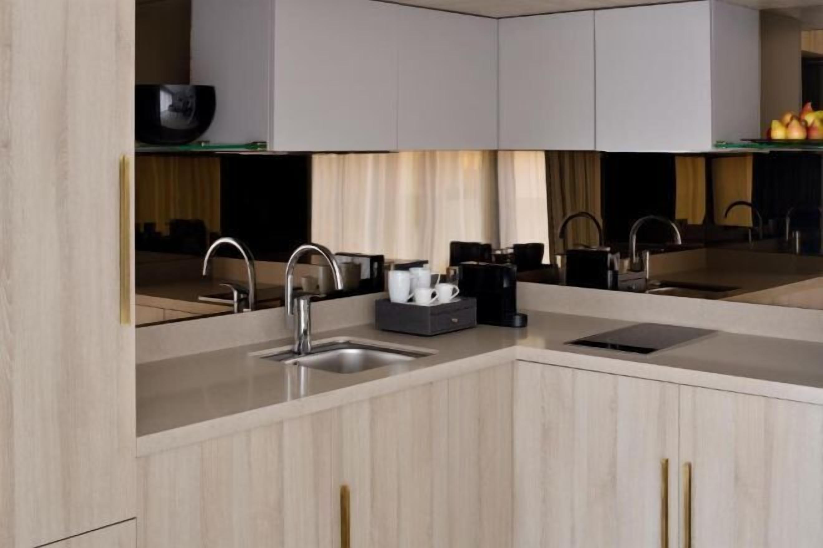 Private kitchen | Espresso maker, coffee/tea maker, electric kettle