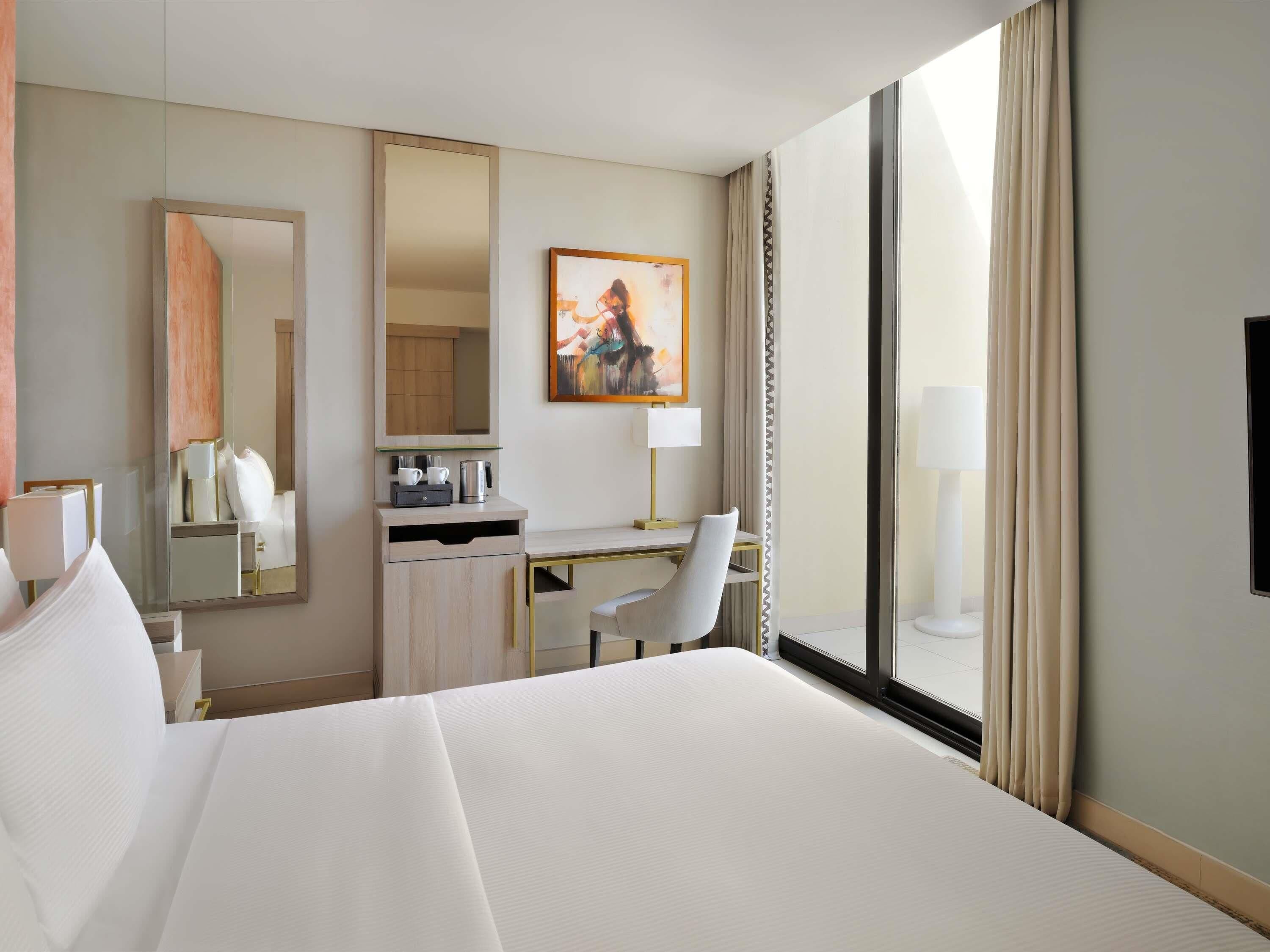 Classic Room, 1 King Bed (City Side) | Minibar, in-room safe, desk, blackout curtains