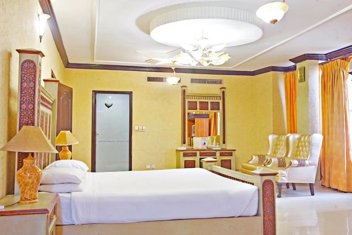 Quarto luxo, 1 cama de casal, acessível | Sala de estar