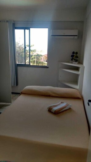 Apartamento estándar, 1 cama doble, accesible para personas con discapacidad | Escritorio, cortinas opacas, ropa de cama