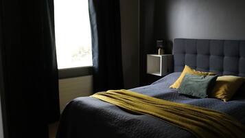 Twin Room, Shared Bathroom | Individually decorated, individually furnished, blackout curtains