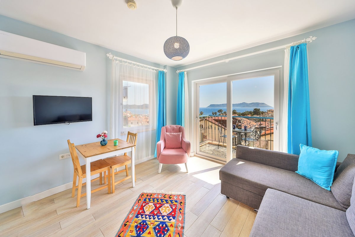 Comfort Suite, 1 Queen Bed with Sofa bed, Balcony, Sea View | 1 bedroom, Egyptian cotton sheets, premium bedding, desk