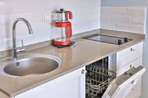 Comfort Suite, 1 Queen Bed with Sofa bed, Balcony, Sea View | Private kitchen - Mavi Kiyi Suites (Kas)
