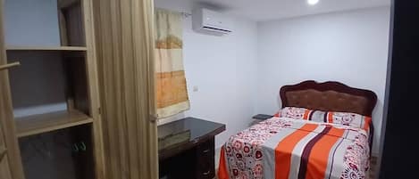 House, 3 Bedrooms, Housekeeping, Ground Floor | Desk, rollaway beds, free WiFi, bed sheets