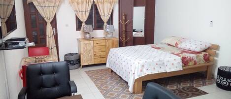 Desk, rollaway beds, free WiFi, bed sheets