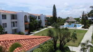 Property grounds - Apartment with access to Lagoon of HZ (Cancun)