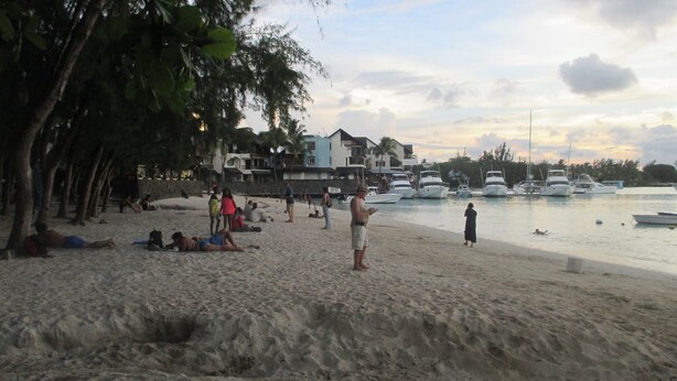 Beach nearby - Private Vacation Home/Pool For 1-10 Persons (Grand-Baie)