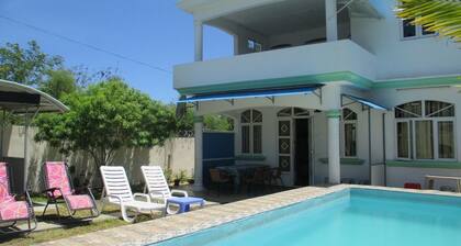 Private Vacation Home/Pool For 1-10 Persons