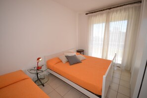 Standard-huoneisto, 1 makuuhuone, parveke | Vauvansängyt