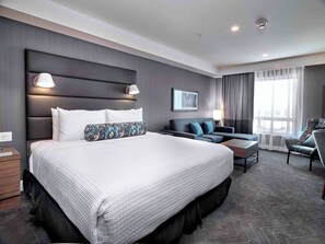 Standardzimmer, 1 King-Bett und Schlafsofa | Hochwertige Bettwaren, Zimmersafe, Schreibtisch