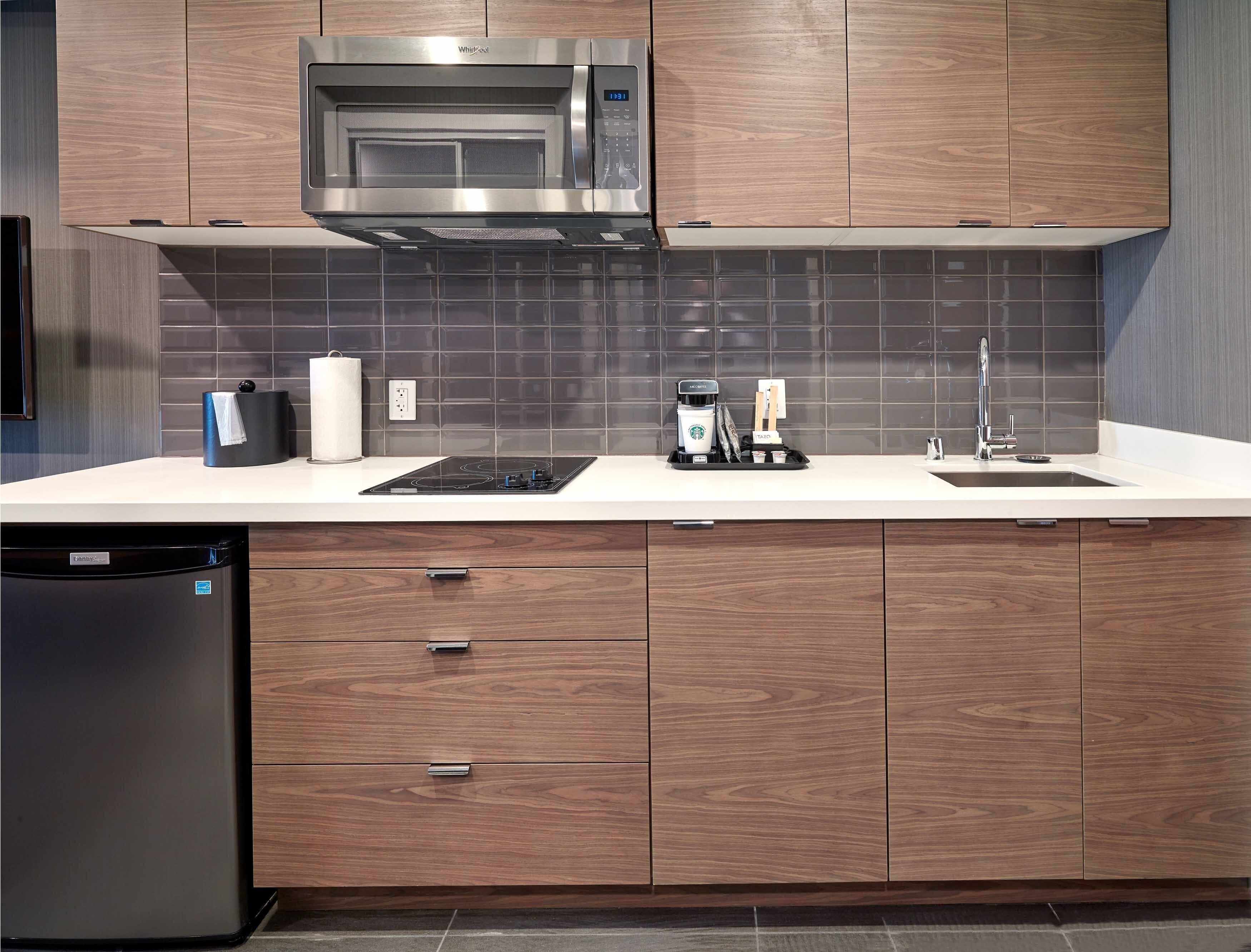 standard suite, 1 king bed with sofa bed (kitchenette) | private kitchenette | fridge, coffee/tea maker